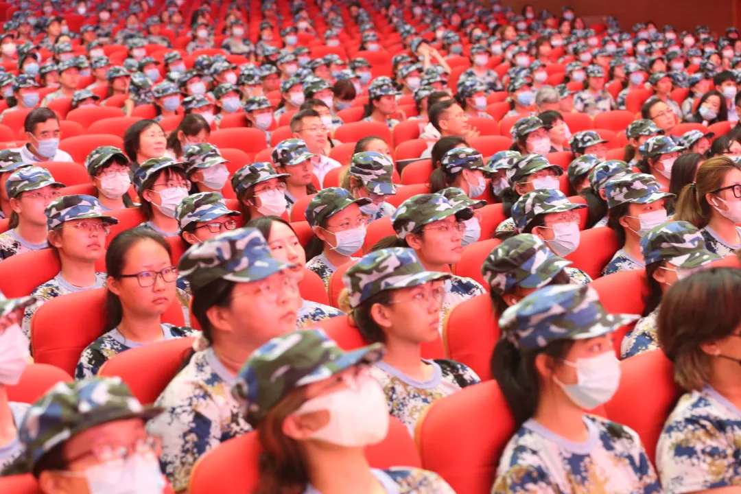 这一次，北京法院英模事迹报告团走进了中国政法大学