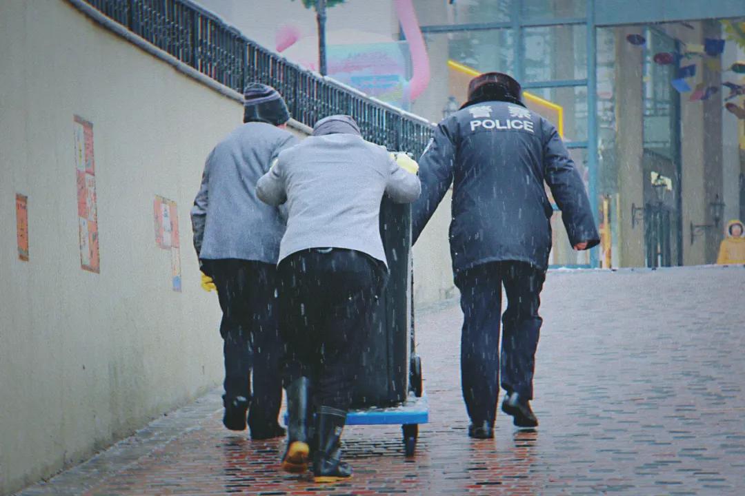 挺身而出是警察的本能