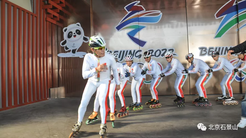 “银发轮滑队” 为2022年北京冬奥会增添一抹别样风采！