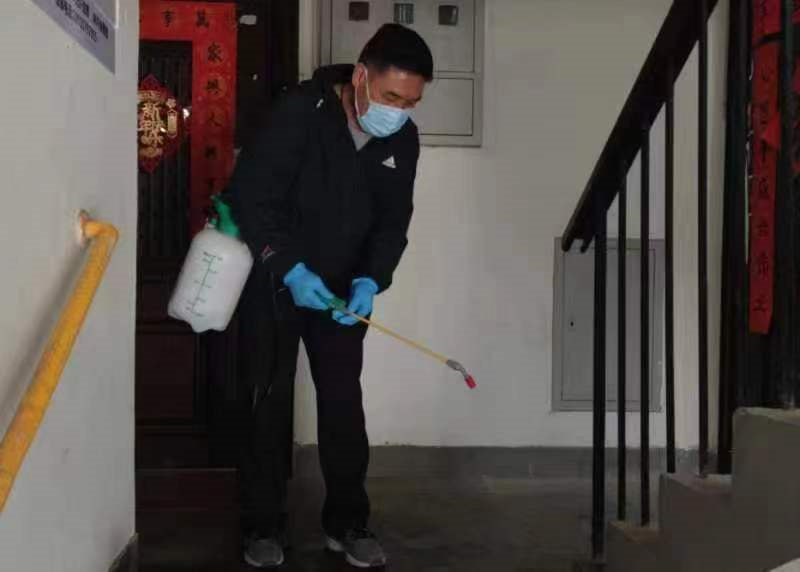 鲁谷街道五芳园社区身边榜样·疫情之下“凡人小事” ——楼门里的灵魂人物郭建增