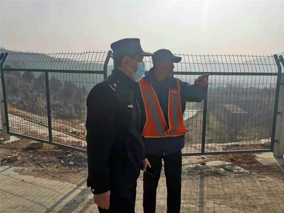 密云城管：积极应对空气重污染 严格排查工地扬尘隐患