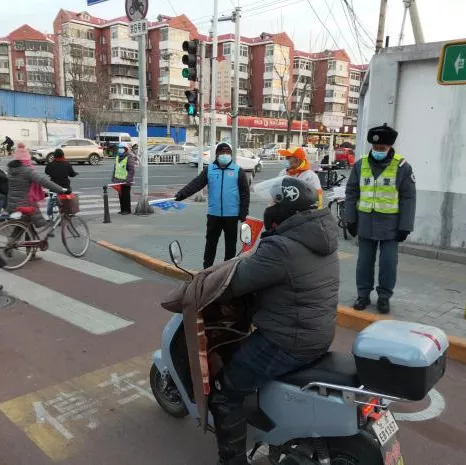 “迎冬奥 保畅通”丰台志愿者扮靓文明交通示范路口