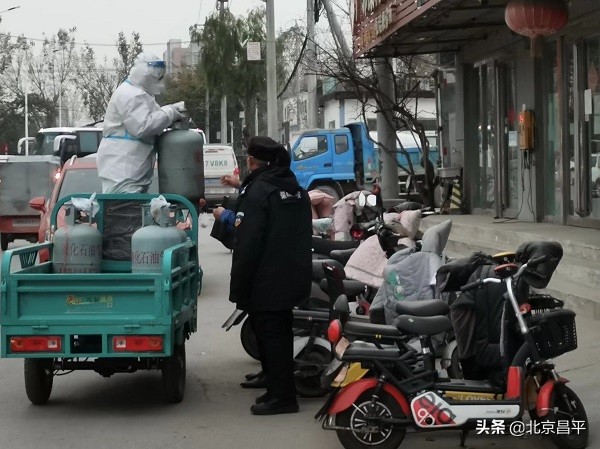 封控区域居民家中没有煤气了？专人上门代买置换！