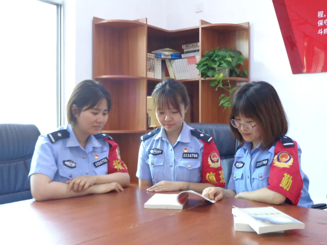 警营三小花，一线放光彩