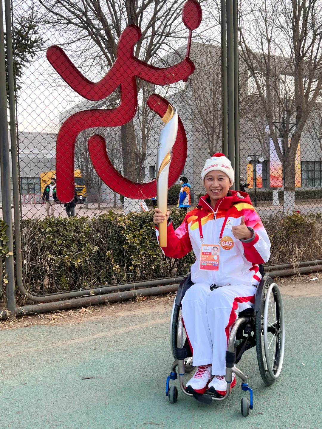 你们绽放生命华彩，我们携手共赴未来！