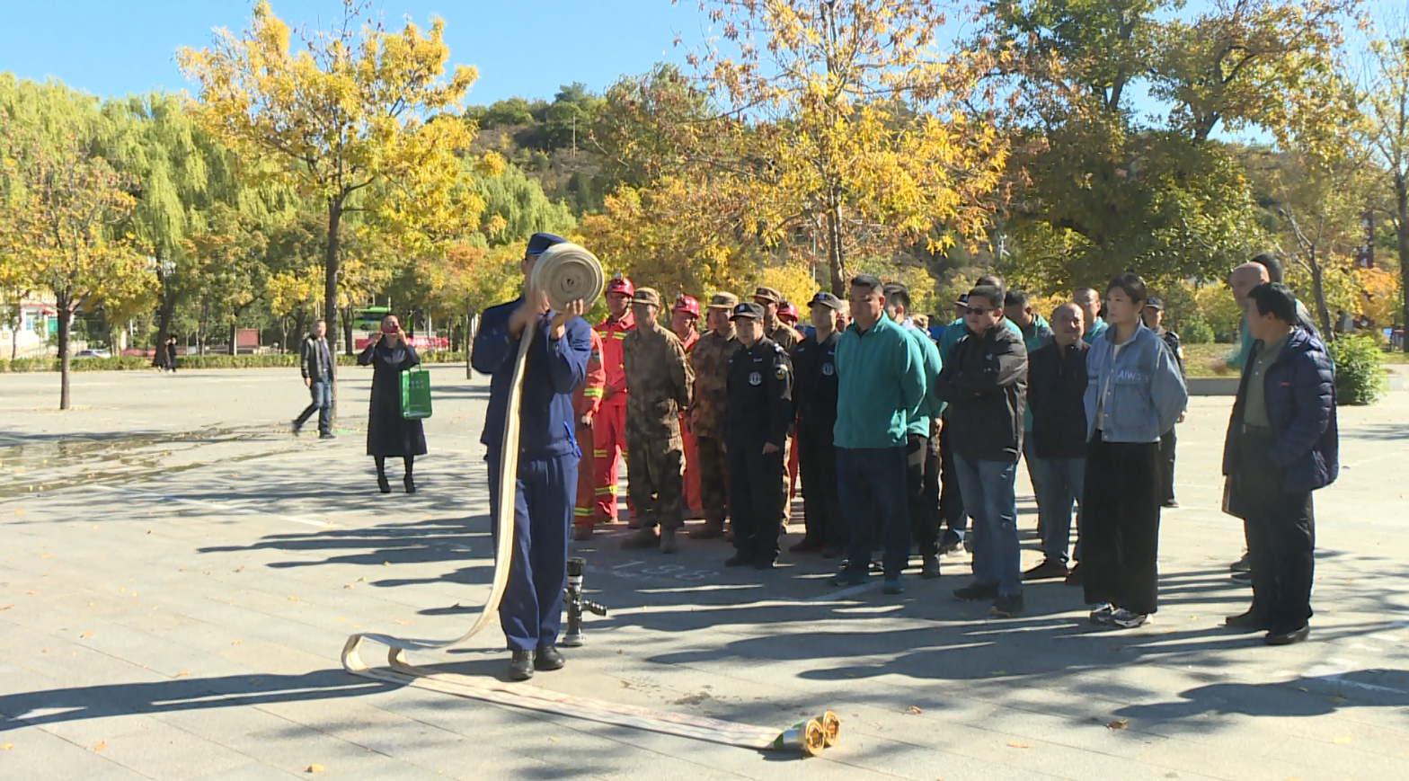 密云区石城镇开展“一警六员”消防基本技能实操培训