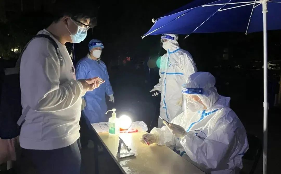 北京法院党员干警积极参与疫情防控