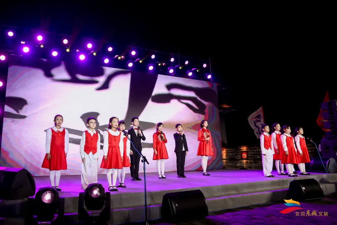 明城墙上吟诗赏月，东城居民感受中秋传统味儿