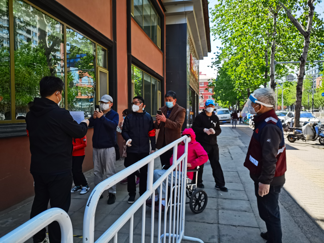 “首都老兵”的这顶百米帐篷，暖心了