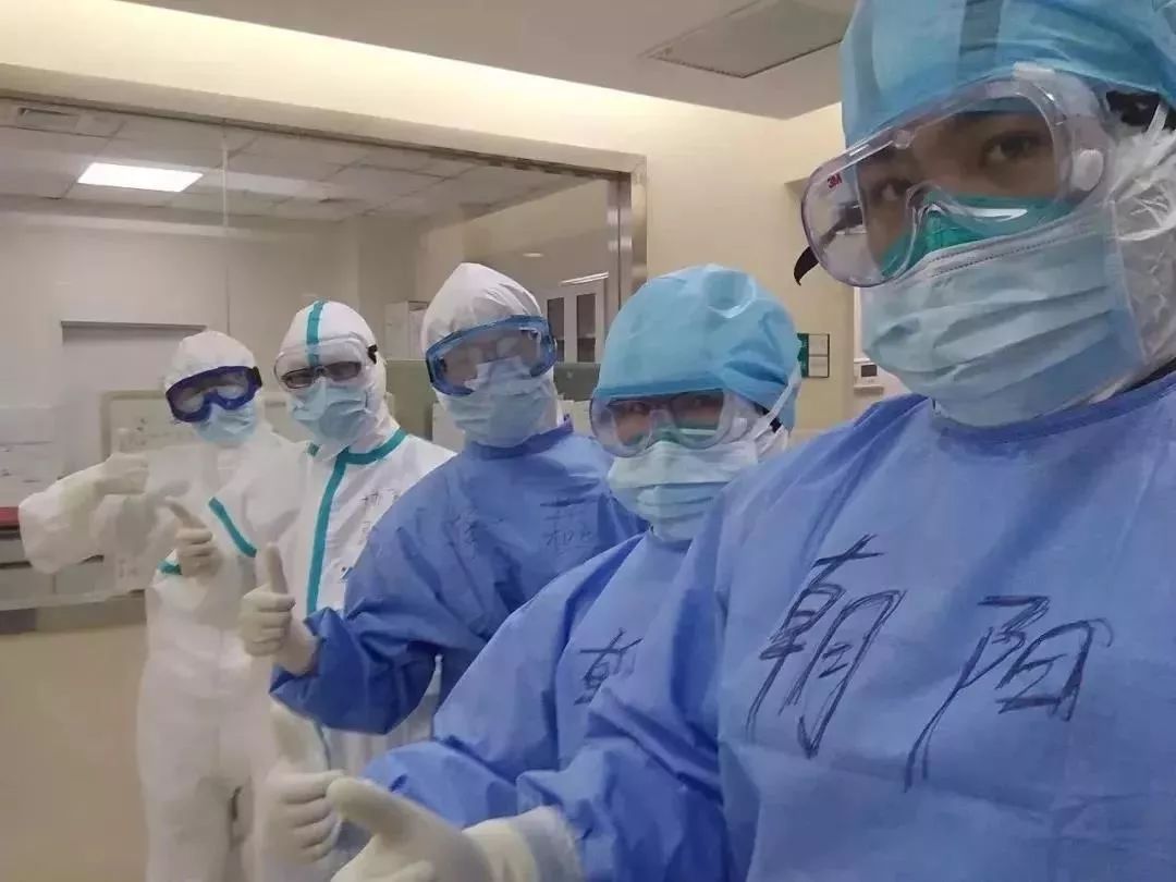 让我上！我是医生！