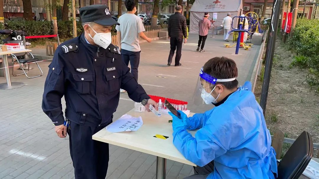 应检尽检，不漏一人！他们是核酸检测现场的“总调度”