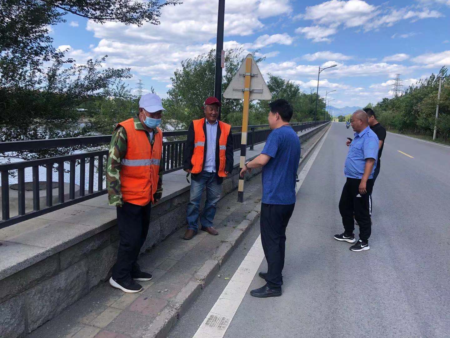 密云区河南寨镇对辖区河道进行全面检查