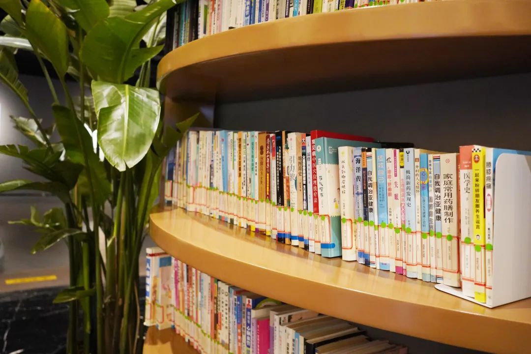 石景山首钢园的“隐藏菜单”！艺术馆里的图书馆你get到了吗？