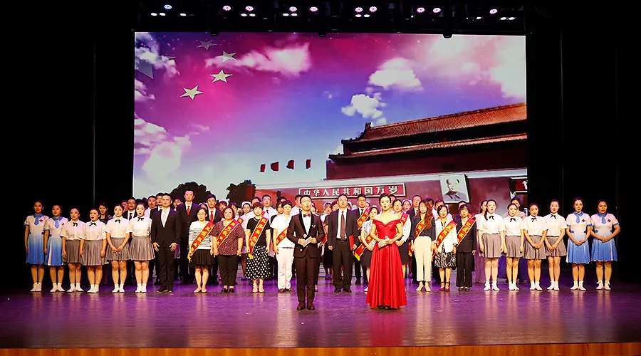 “白衣战士”共庆中国医师节，东城表彰91名优秀医师