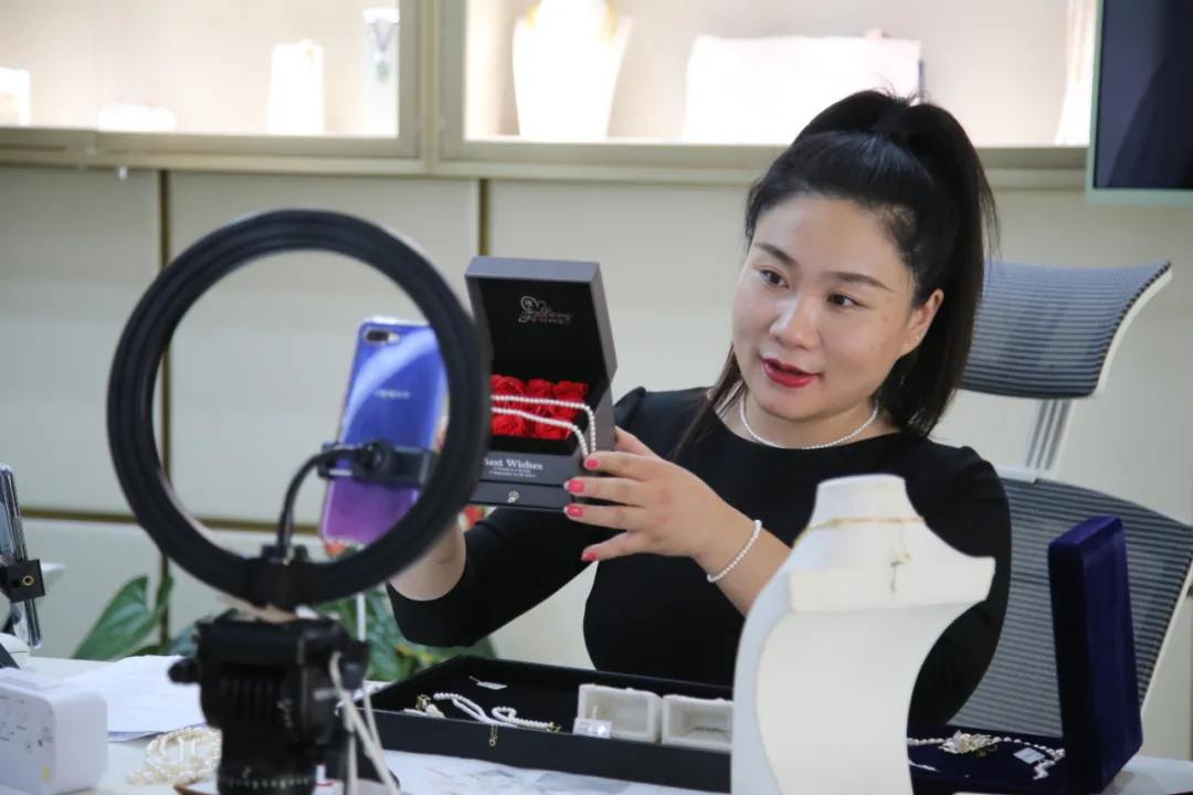 “设计+非遗”双赋能！ 红桥市场转型文创园