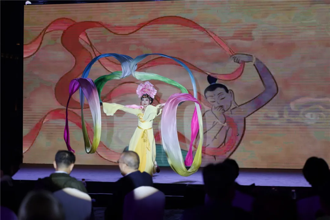 明城墙上吟诗赏月，东城居民感受中秋传统味儿