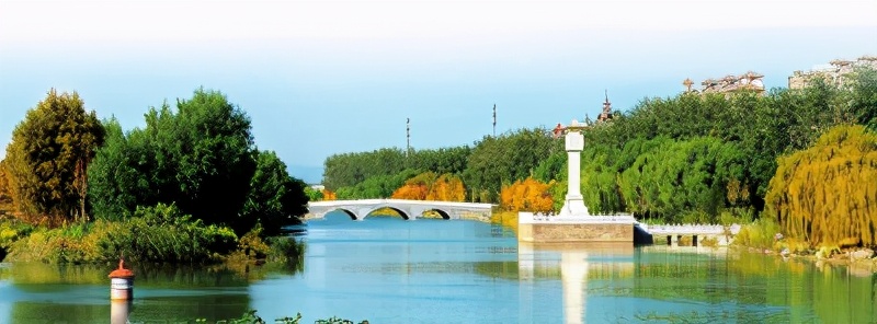 秋韵美景醉朝阳，绚丽多彩惹人爱