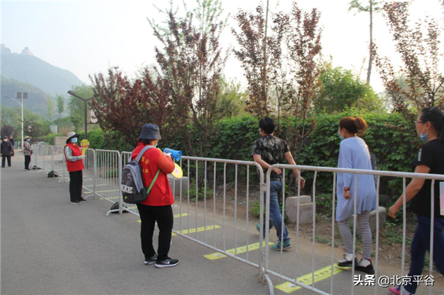平谷丫髻山景区“五一”首日接待有序 游客可赏夜景
