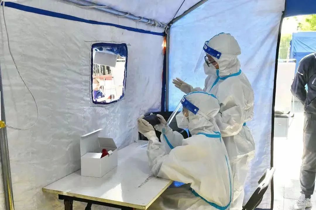 北京法院党员干警积极参与疫情防控