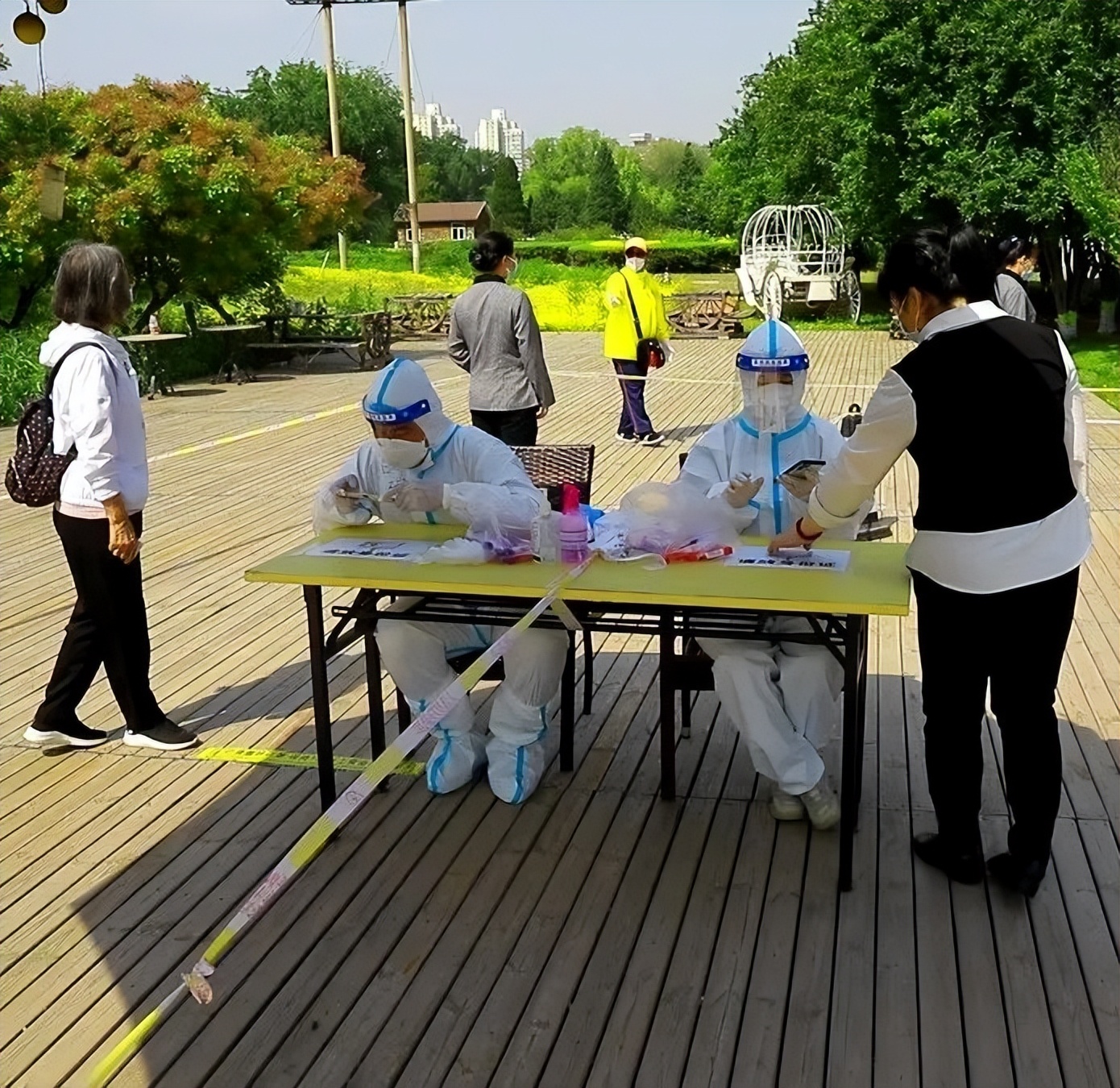 党员干部下沉有力量，助力核酸检测“加速度”