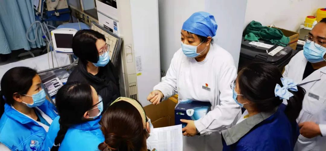 “作为一名护士长，关键时刻就要顶得上去”