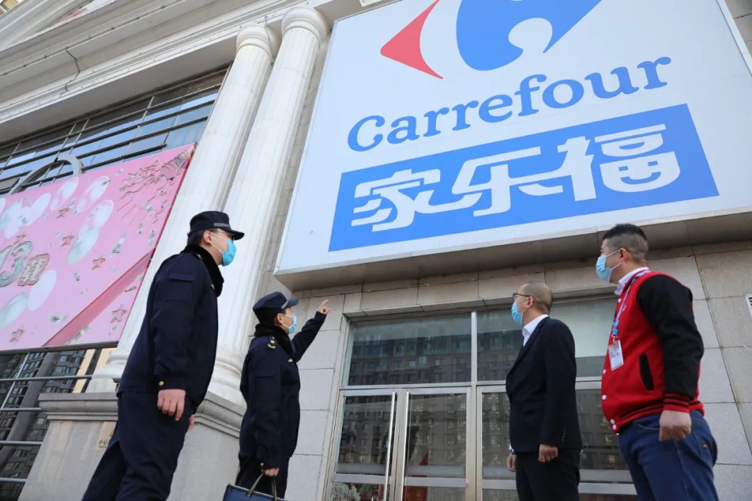 排隐患，保安全！东城开展大风天气户外广告牌匾执法检查