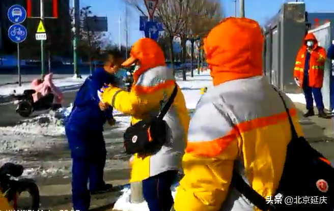 街头，老人突然倒地，延庆乡亲的做法......暖了