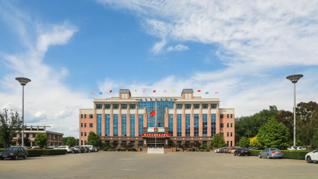 密云区巨各庄镇：防火扫除两不误 秋日最美酒乡路