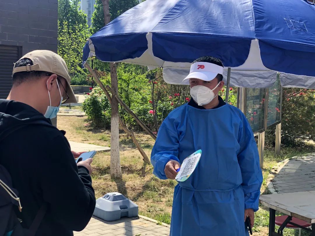 “三农”干部下沉社区，共筑抗疫“红色防线”