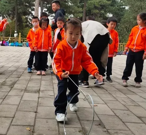 多彩活动阵地 共建文明校园