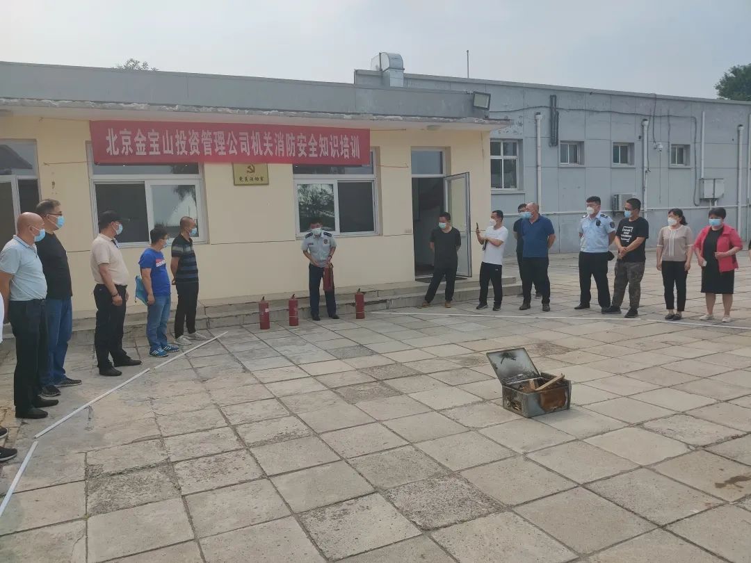 老山街道开展“遵守安全生产法 当好第一责任人”安全生产月宣传活动