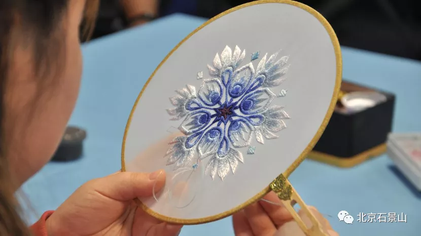 “银发轮滑队” 为2022年北京冬奥会增添一抹别样风采！