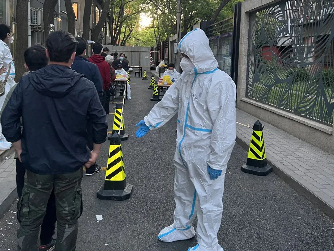 并肩携手勇担当，战疫有我检察蓝