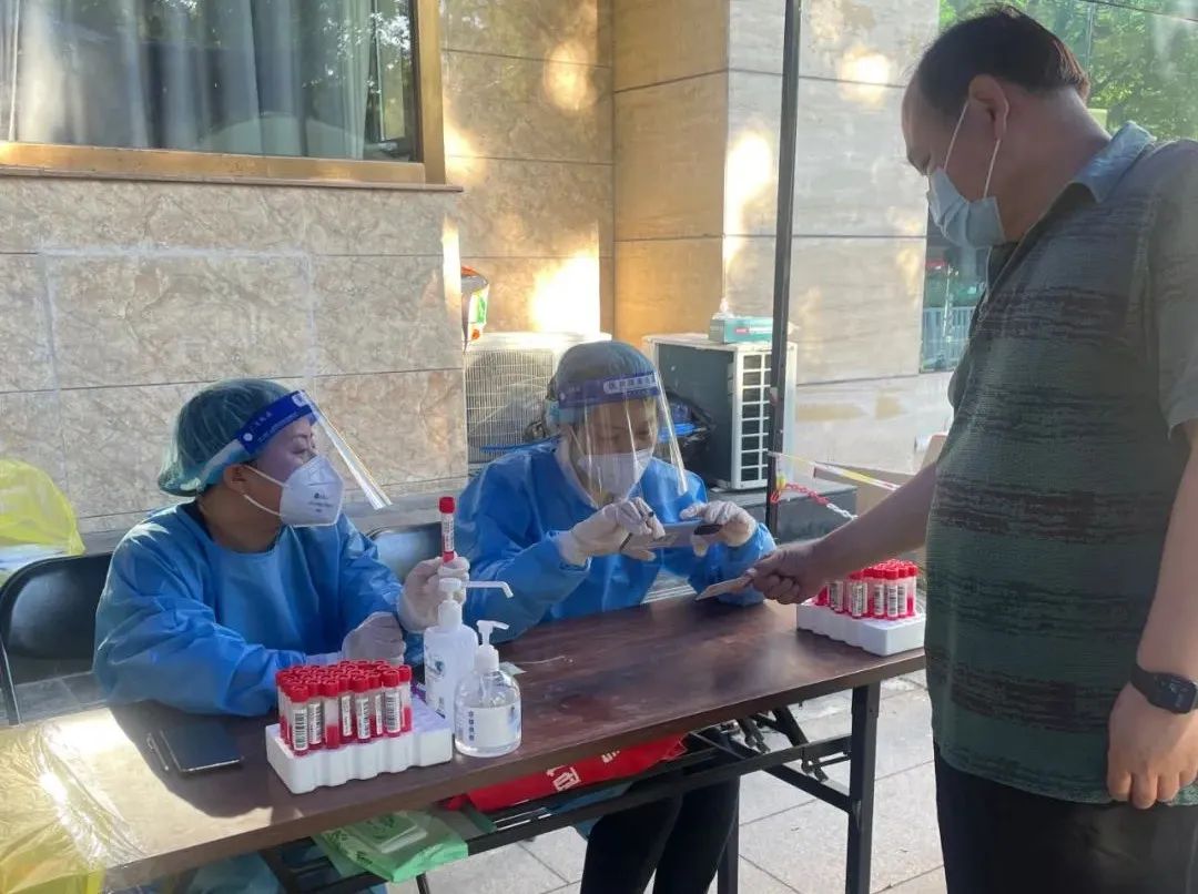 “愿用一己之长守护老街坊！”东城居民踊跃报名核酸采样志愿者