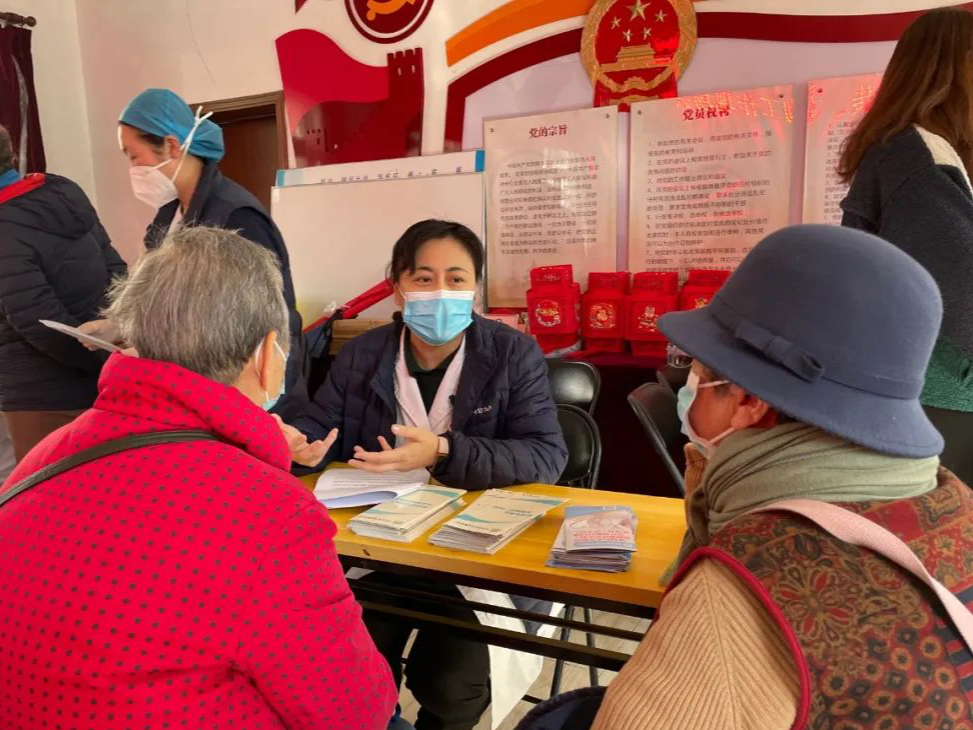 “家医”团队护航老年人新冠疫苗接种