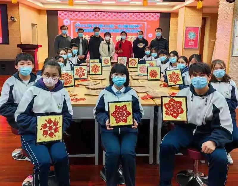 铸牢中华民族共同体意识，石景山区开展民族团结进步创建“共绘石榴花”主题剪纸活动