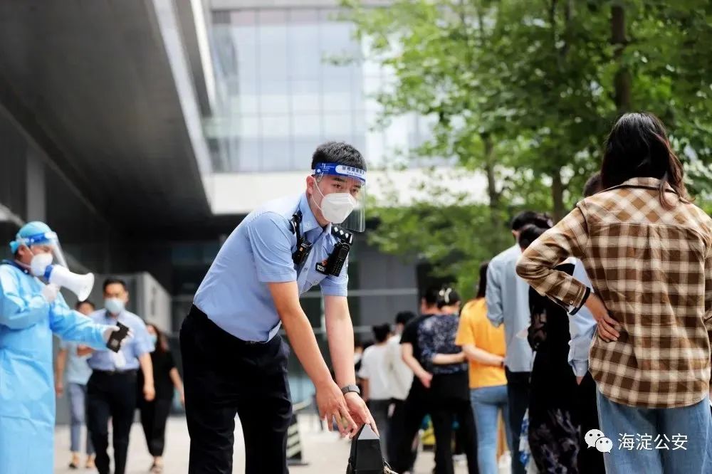 抗疫情、助复工！海淀后厂村里的温暖“警”色