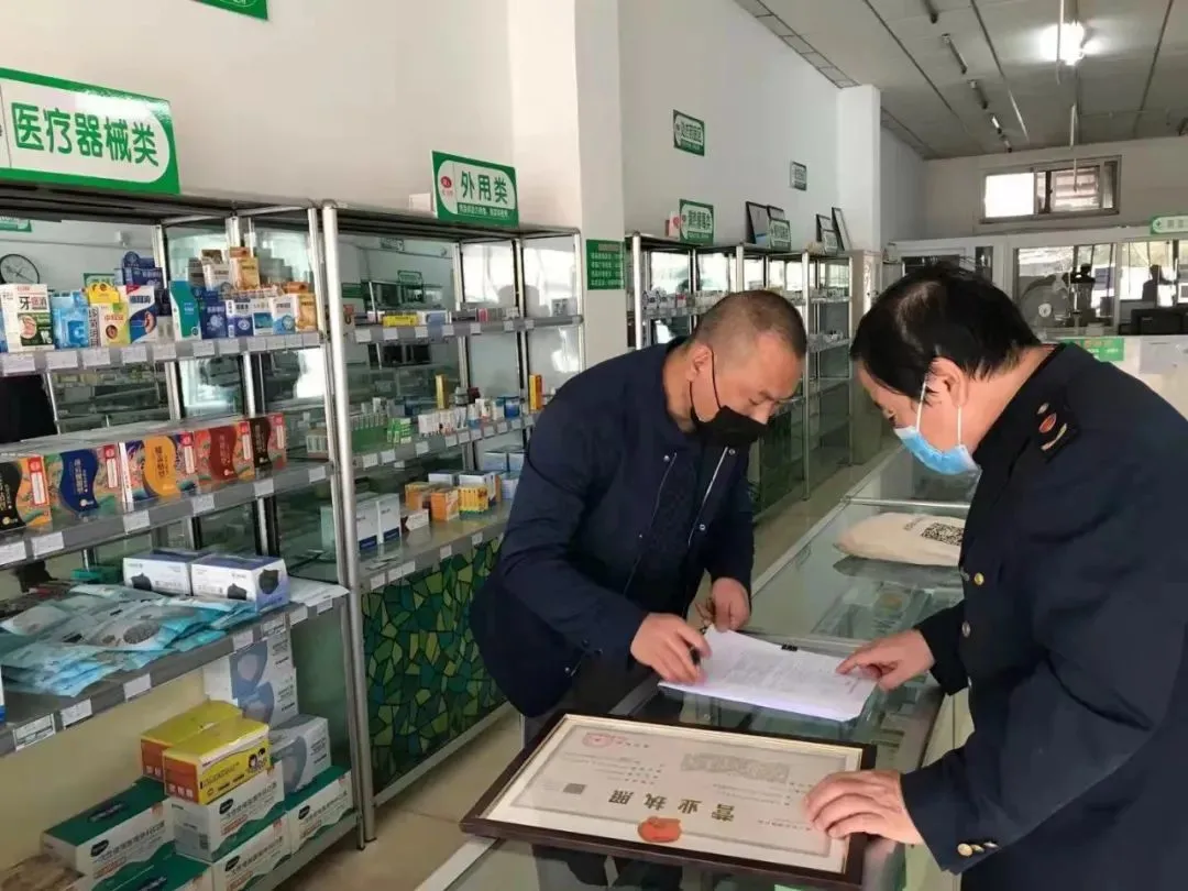 云岗街道快速响应、持续行动，织牢织密防控网