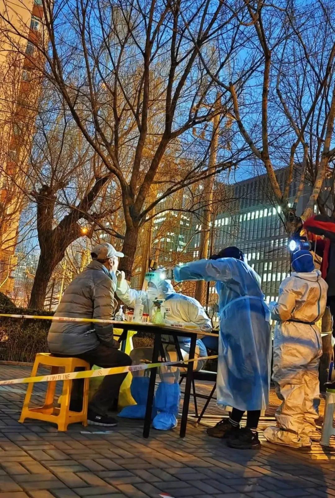 “东城社工”： 用责任和担当筑牢社区抗疫防线