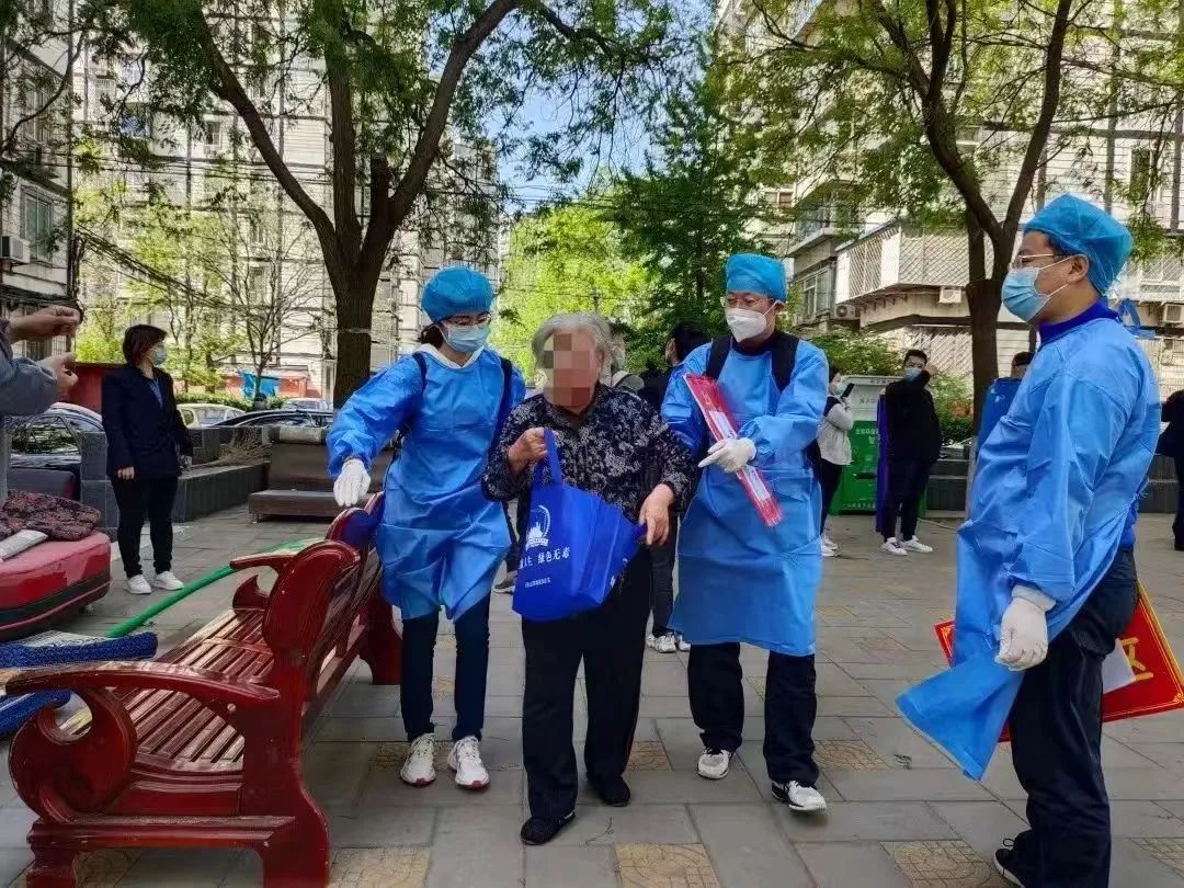 北京法院党员干警积极参与疫情防控