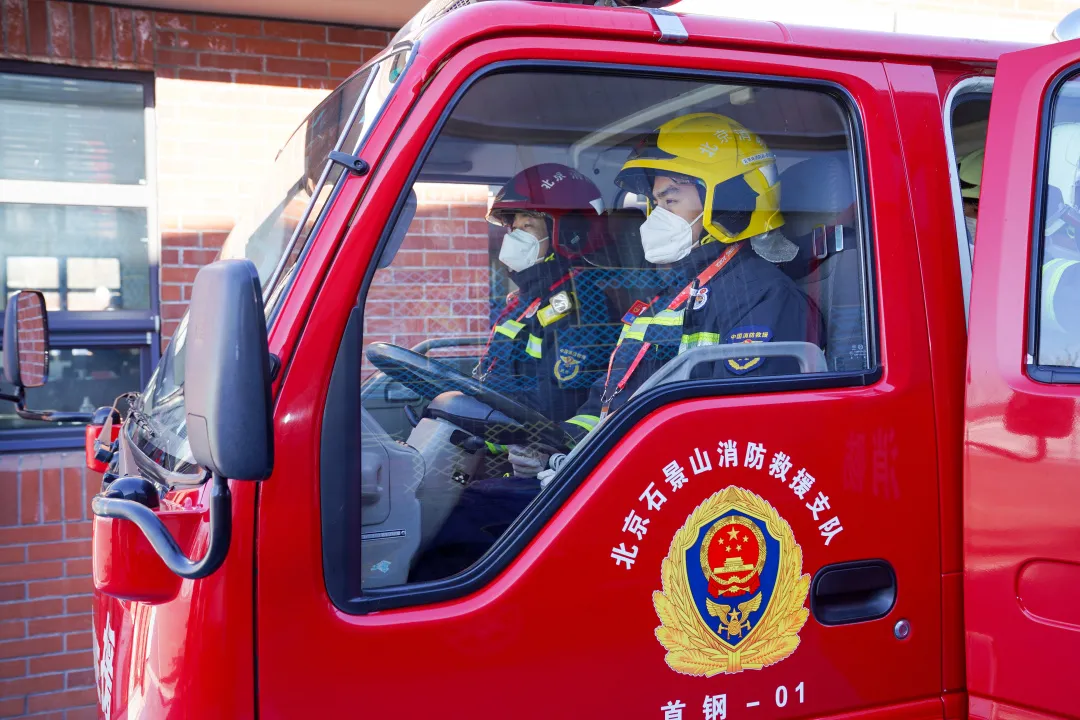 看~石景山之光！火炬传递他们全程保驾护航......