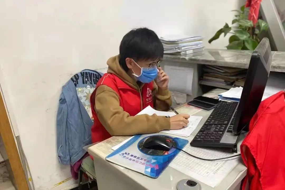 践行以人民为中心的发展思想，构筑共建共治共享社会治理新格局