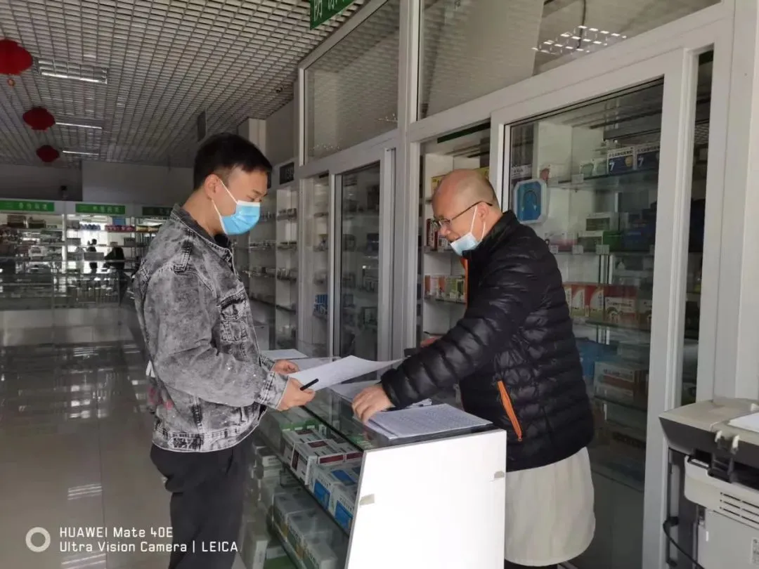 云岗街道快速响应、持续行动，织牢织密防控网