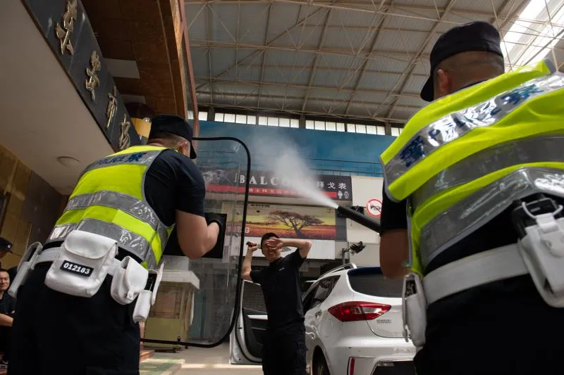 不许动！ 我是交警！