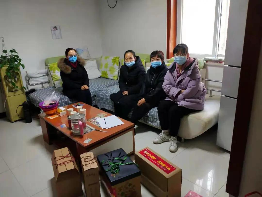 密云区总工会慰问在档困难职工