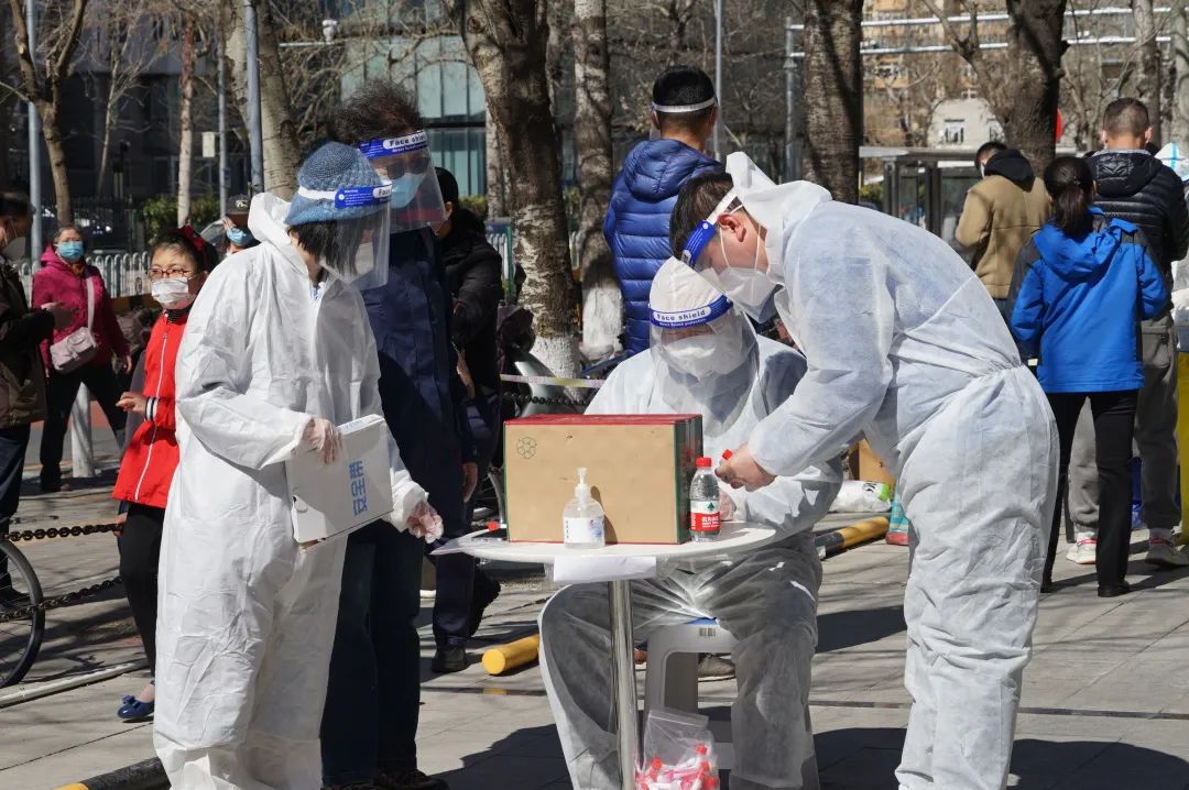 与疫情赛跑，他们争分夺秒，全力出击！