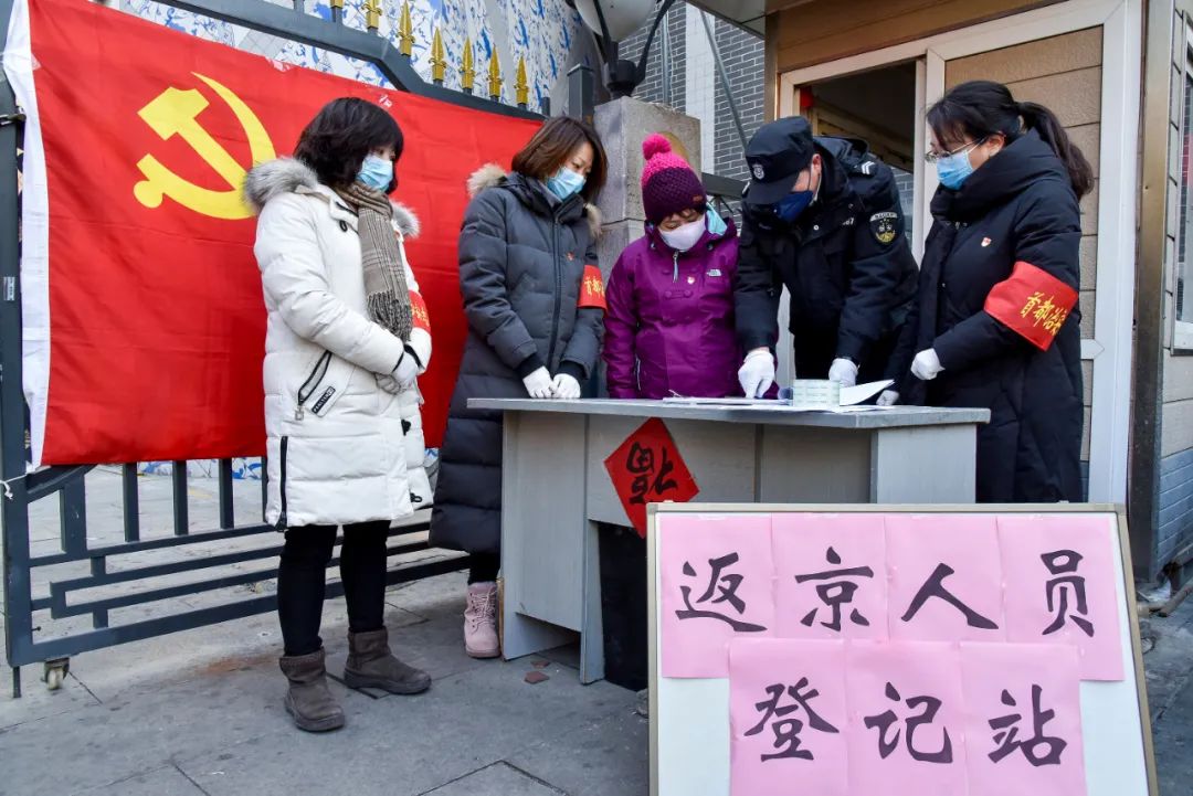 践行以人民为中心的发展思想，构筑共建共治共享社会治理新格局