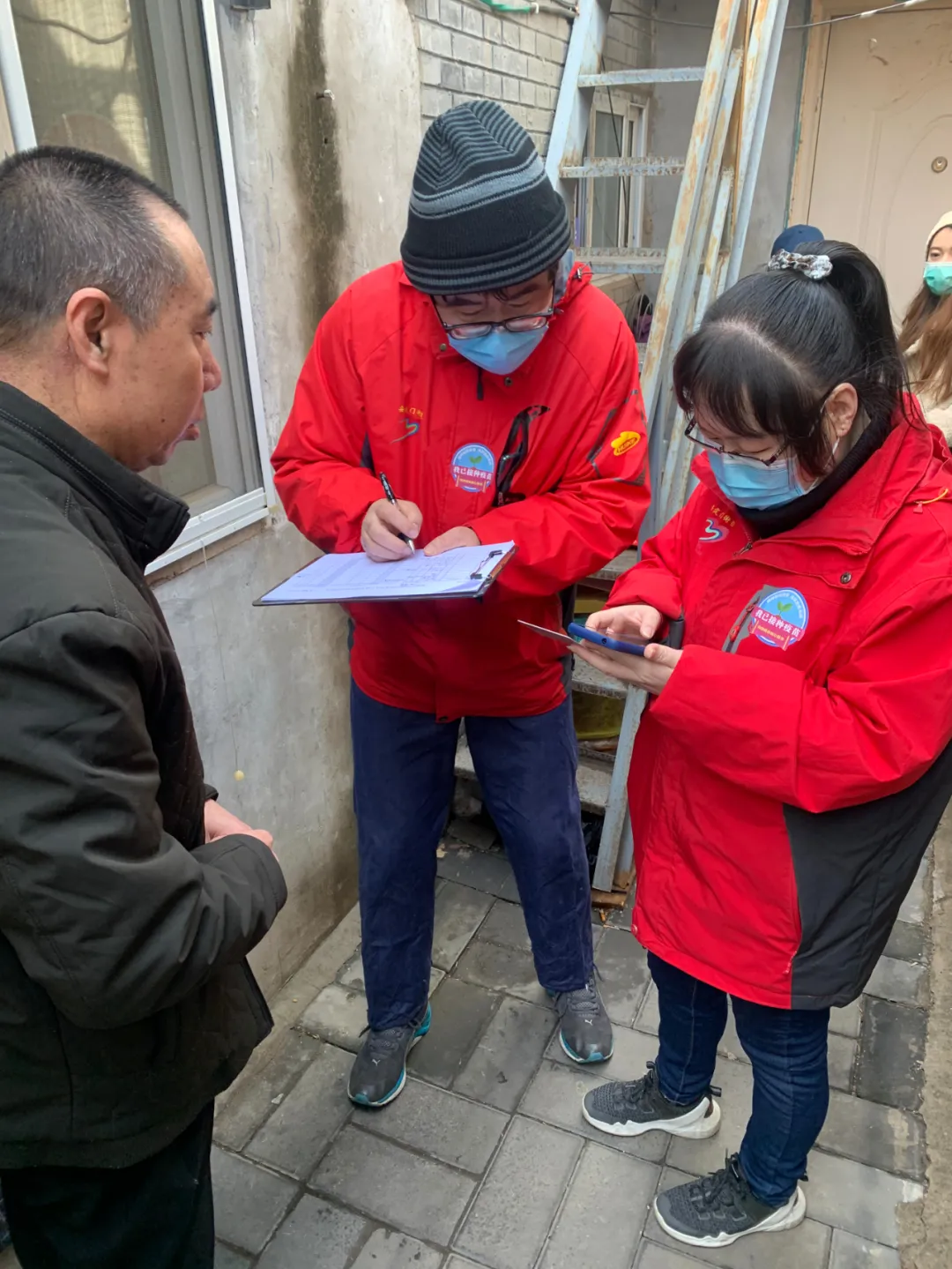 “敲门行动”将新冠疫苗接种宣传做到“家”