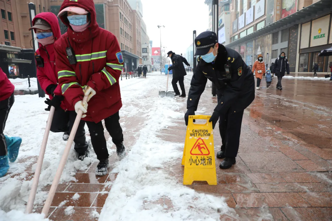 以雪为令，“全员上岗”！ 东城全力做好扫雪铲冰工作