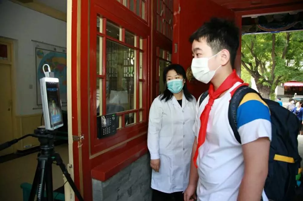 东城区教育系统严把防疫关口，守护校园安全